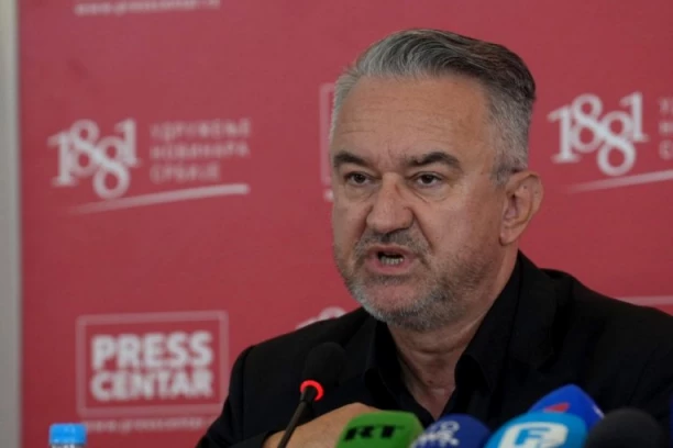 SVI DETALJI SAHRANE RATKA MLADIĆA! Generalov sin izneo potresne detalje: "Namernim davanjem prejakih opijata su ga na kraju doveli do smrti" (VIDEO)