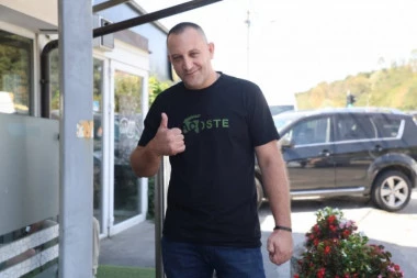 ZBOG IZJAVE STOJINOG SINA PEVAČICU ĆE ZABOLETI ŽELUDAC! Milan napravio HAOS u KARANTINU, ovo NIJE smeo da izgovori! (VIDEO)