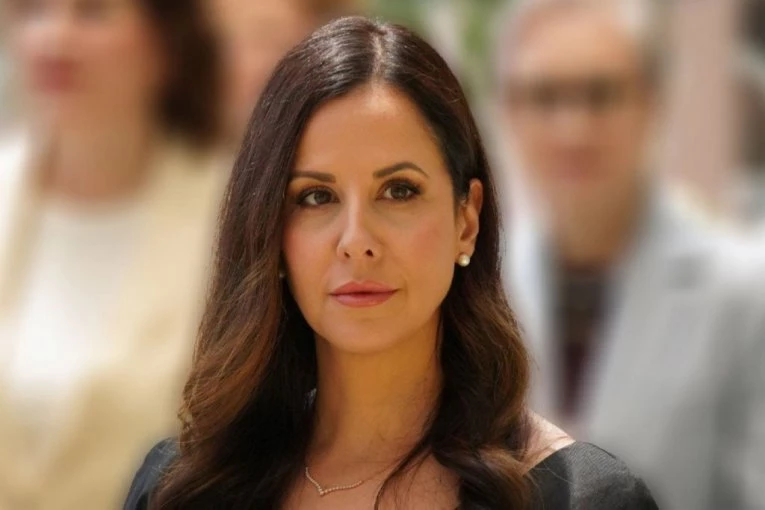TAMARA VUČIĆ zablistala u crnom kompletu koji odiše luksuzom: Prva dama Srbije pokazala kako se nosi SAVRŠENA elegancija bez suvišnih detalja (GALERIJA)