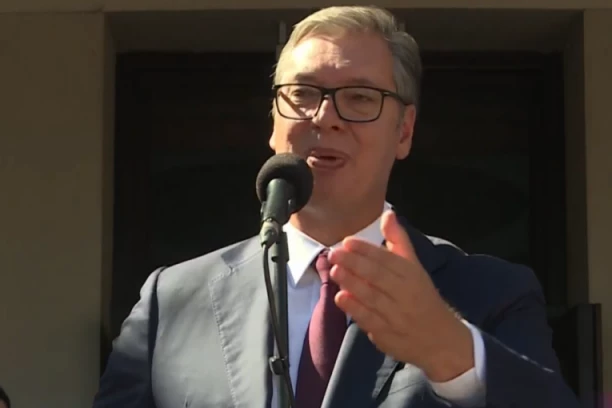 VUČIĆ U NIŠU! Predsednik se obraća građanima! (FOTO)