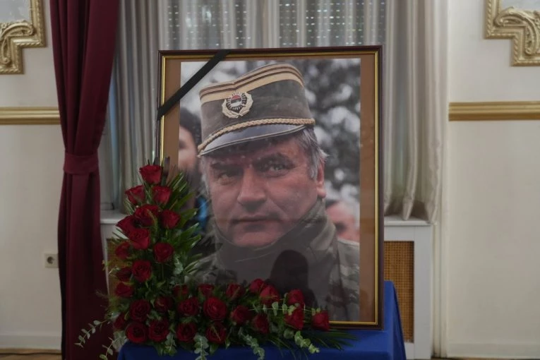 U SLAVU GENERALA MLADIĆA: Počela komemoracija u Domu Vojske povodom smrti komandanta Glavnog štaba Vojske Republike Srpske (FOTO)