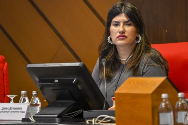 DINA VUČINIĆ OTKRILA KO STOJI IZA INSTRUISANJA DECE U JOVINOJ GIMNAZIJI Stala u odbranu direktora, pa poručila: On se molio i ćutao, pružam mu podršku da istraje!