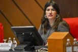 DINA VUČINIĆ OTKRILA KO STOJI IZA INSTRUISANJA DECE U JOVINOJ GIMNAZIJI Stala u odbranu direktora, pa poručila: On se molio i ćutao, pružam mu podršku da istraje!