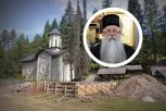 84 GODINE POSLE PALJENJA, NA ZGARIŠTU SE OBNAVLJA MANASTIRSKA ŠKOLA: Mitropolit Hrizostom blagoslovio početak radova kod Manastira Vozućica