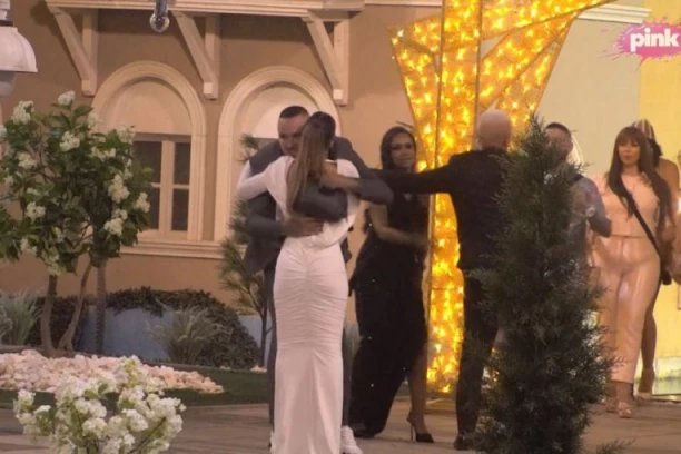 SKANDAL NA POČETKU "ELITE 10": Anđela spava sa Carem, a Miljana bacila oko na vrelu Hrvaticu - sve pršti na samom startu! (VIDEO)