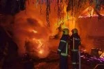 JEZIVI PRIZORI IZ NOVOG SADA: Bukti požar kod plaže, vatrogasci se bore sa vatrenom stihijom