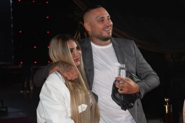 SNIMAK IZ ŠTEKA, ANELI I CAR UHVAĆENI NA DELU! Pao šok-dogovor za izolaciju, tek kreće šou!
