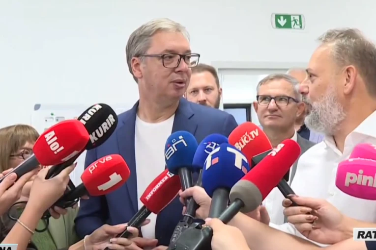 VUČIĆ OBILAZI ZAPADNOBAČKI OKRUG: Predsednik najavio nove puteve u Odžacima