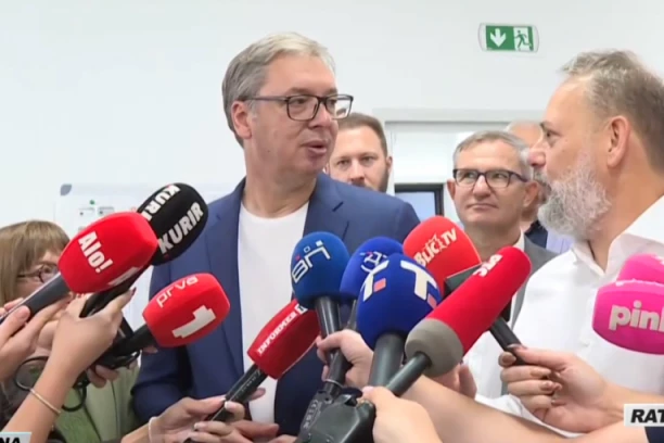 VUČIĆ OBILAZI ZAPADNOBAČKI OKRUG: Predsednik najavio nove puteve u Odžacima