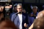 VUČIĆ U VELIKOJ PLANI! Predsednik Srbije obilazi etno-selo "Moravski konaci", meštani ga srdačno dočekali!