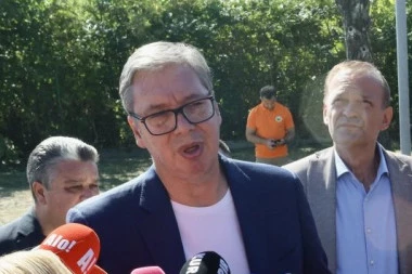 VUČIĆ NE KRIJE TUGU! Predsednik reagovao zbog CEPANJA sveska sa natpisima Ekspo; Nešto sa nama nije u redu, sa svima nama!