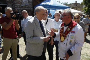 VIŠE OD 50 IZLAGAČA I NEKOLIKO HILJADA POSETILACA! Krkobabić: Miholjski susreti iznedrili Krivovirsku sirijadu