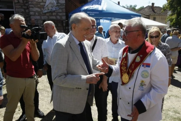 VIŠE OD 50 IZLAGAČA I NEKOLIKO HILJADA POSETILACA! Krkobabić: Miholjski susreti iznedrili Krivovirsku sirijadu