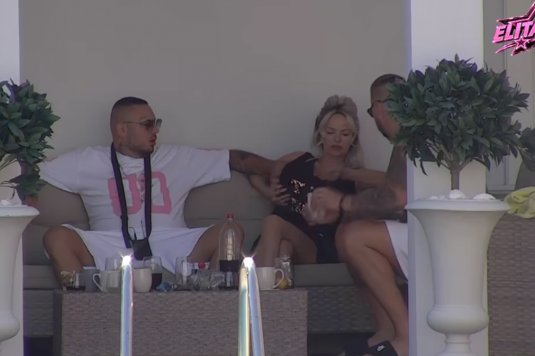 Mirjana Zuzija razgovara sa Carem i Janjušem