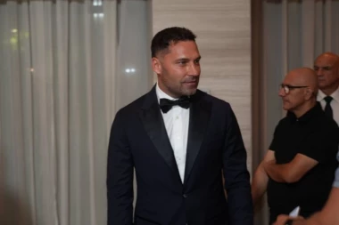 DUŠKO TOŠIĆ NE PRESTAJE DA ŠOKIRA: Emotivnim govorom se zahvalio Karleuši, pao zagrljaj i poljubac! (VIDEO)