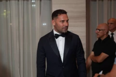 DUŠKO TOŠIĆ NE PRESTAJE DA ŠOKIRA: Emotivnim govorom se zahvalio Karleuši, pao zagrljaj i poljubac! (VIDEO)