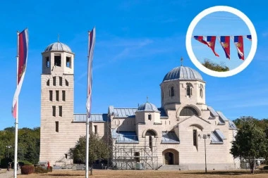 POČELE PRIPREME ZA OPELO GENERALU MLADIĆU U CRKVI SVETOG LUKE: Volonteri pomažu bratstvu hrama na Košutnjaku, očekuje se veliki broj vernika (FOTO)
