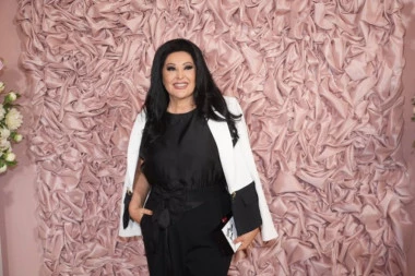 DRAGANA MIRKOVIĆ PONELA KOVERTU PUNU PARA ZA ATINU I NIKU: Nisam jedna od retkih s kojima je Karleuša dobra! (VIDEO)