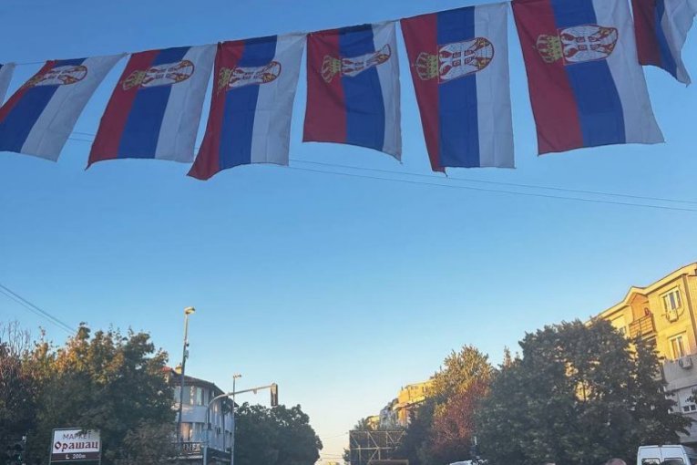Građani pristižu kod crkve