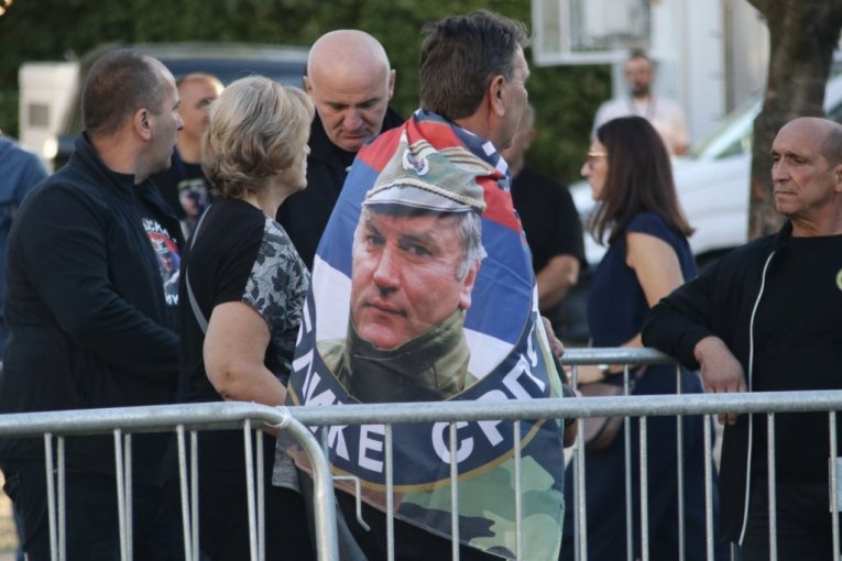Građani odaju poštu generalu