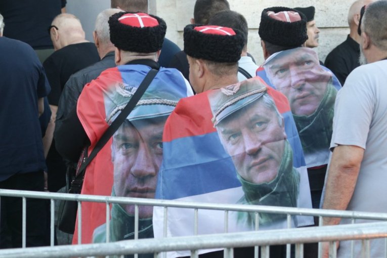 Građani odaju poštu generalu