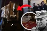 DARKO MLADIĆ DONEO OČEVA ODLIKOVANJA! Na kovčegu šapka i sablja generala! (FOTO)