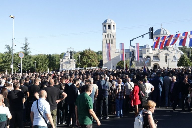 Građani odaju poštu generalu
