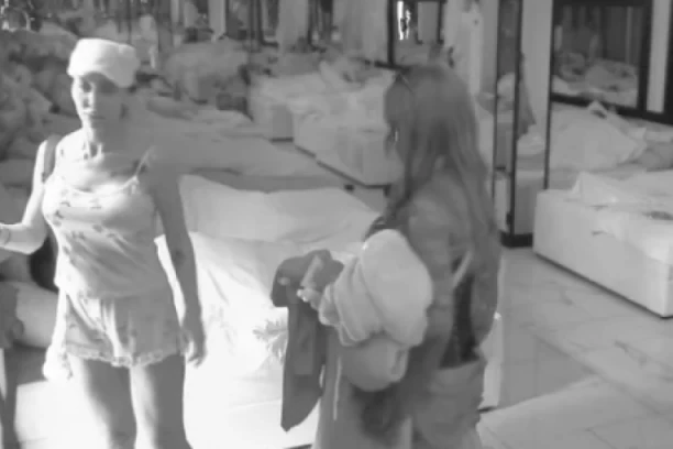 PORŠELINA DOŽIVELA HISTERIČNI NAPAD: Počela da URLA iz petnih žila, nije mogla da se OBUZDA od BESA!