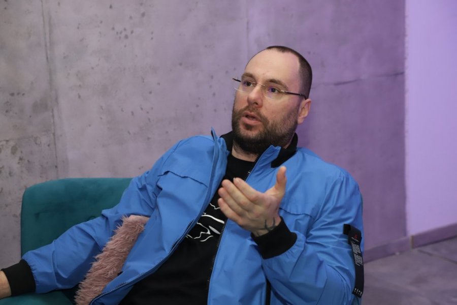 ZVEZDAN STIGAO NA PINK: Anđeli Đuričić će da pozli - "GLEDAĆE MI U PATIKE I ONA, I OSTALI"