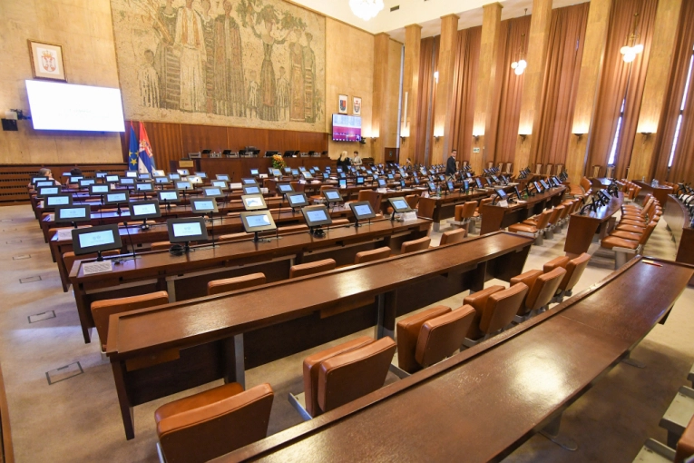 BEZ TRUNKE MORALA I POŠTOVANJA, I MRTAV MLADIĆ IM SMETA! Sramni potez studentsko-blokaderske liste u Novom Sadu! Odbornici pobegli sa sednice pre MINUTA ĆUTANJA! (VIDEO)