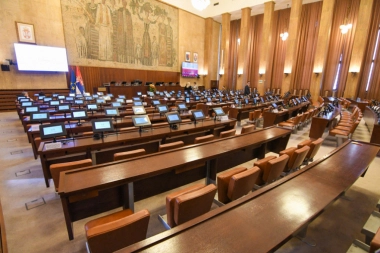 BEZ TRUNKE MORALA I POŠTOVANJA, I MRTAV MLADIĆ IM SMETA! Sramni potez studentsko-blokaderske liste u Novom Sadu! Odbornici pobegli sa sednice pre MINUTA ĆUTANJA! (VIDEO)
