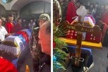 SRBIJA SE OPRAŠTA OD GENERALA! Kovčeg prekriven srpskom trobojkom stigao na groblje, za njim desetine hiljada ljudi (FOTO/VIDEO)