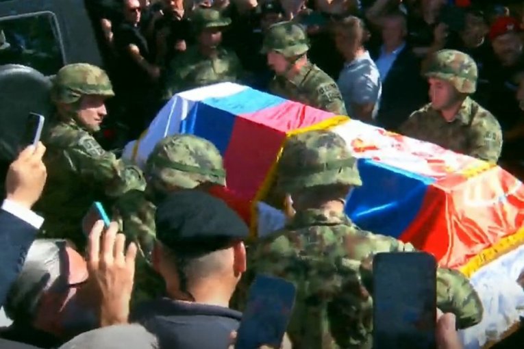 Darko Mladić nosi očevu sablju