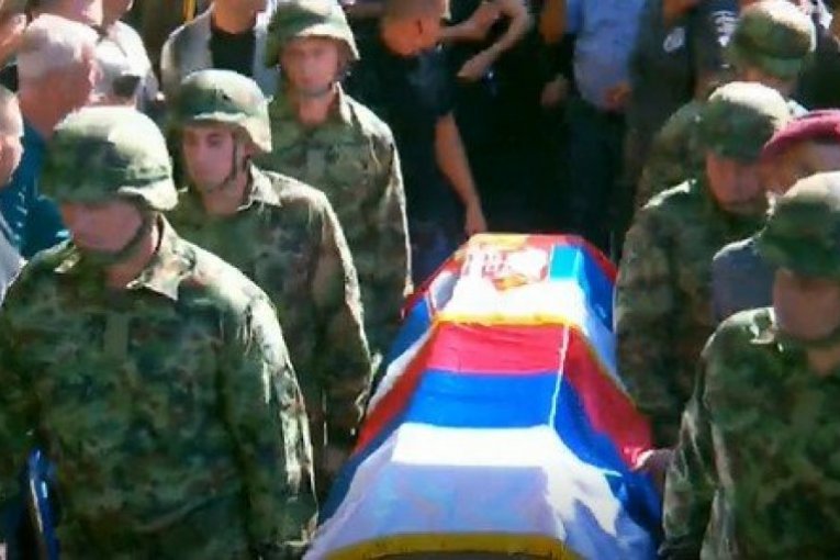Darko Mladić nosi očevu sablju