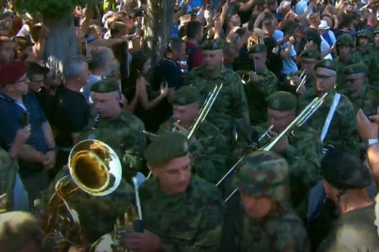 Darko Mladić nosi očevu sablju