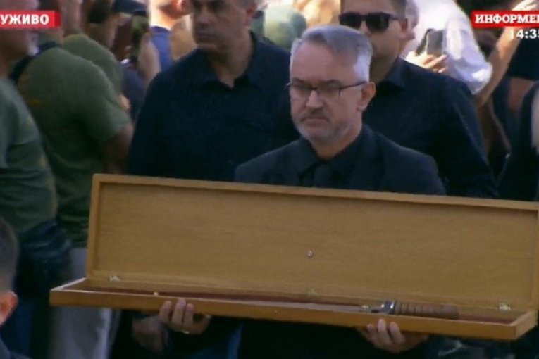Darko Mladić nosi očevu sablju
