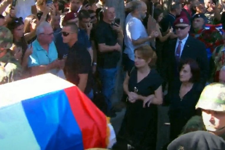 Darko Mladić nosi očevu sablju