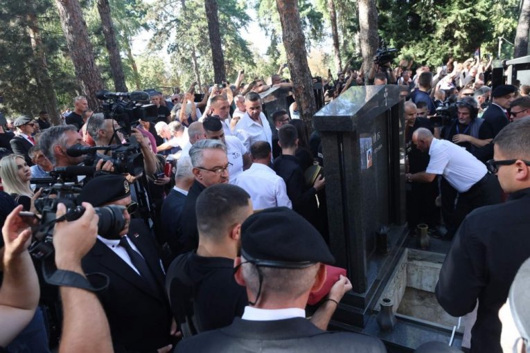 Sahranjen Ratko Mladić