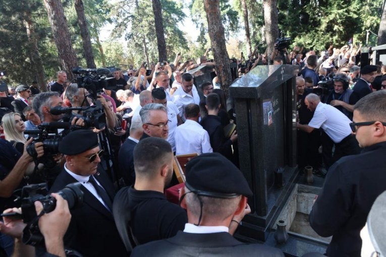 Sahranjen Ratko Mladić