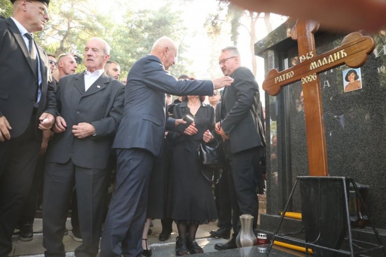 Sahrana Ratka Mladića