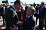 "UZ POGAČU I SO, KAO ZNAK ISKRENOG SRPSKOG GOSTOPRIMSTVA!" Vučić dočekao lidera Uzbekistana na aerodromu - rva zvanična poseta predsednika Mirzijojeva Srbiji! (FOTO, VIDEO)