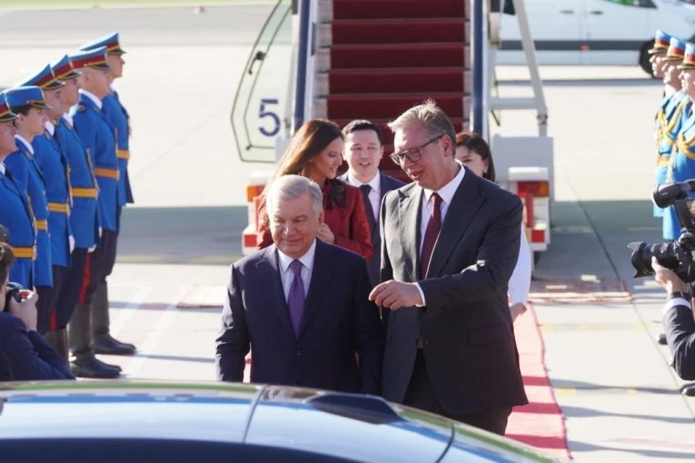 SVEČANA CEREMONIJA ISPRED PALATE SRBIJA! Vučić dočekuje predsednika Uzbekistana Šavkata Mirzijojeva! (FOTO)