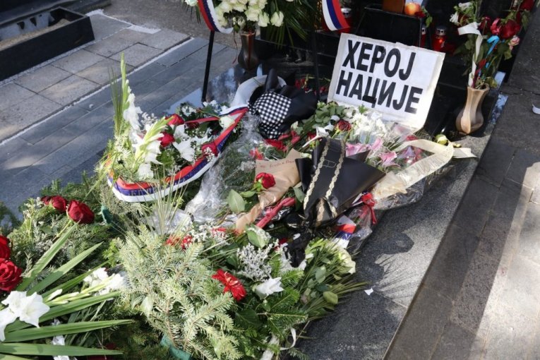 Grob Ratka Mladića dan nakon sahrane