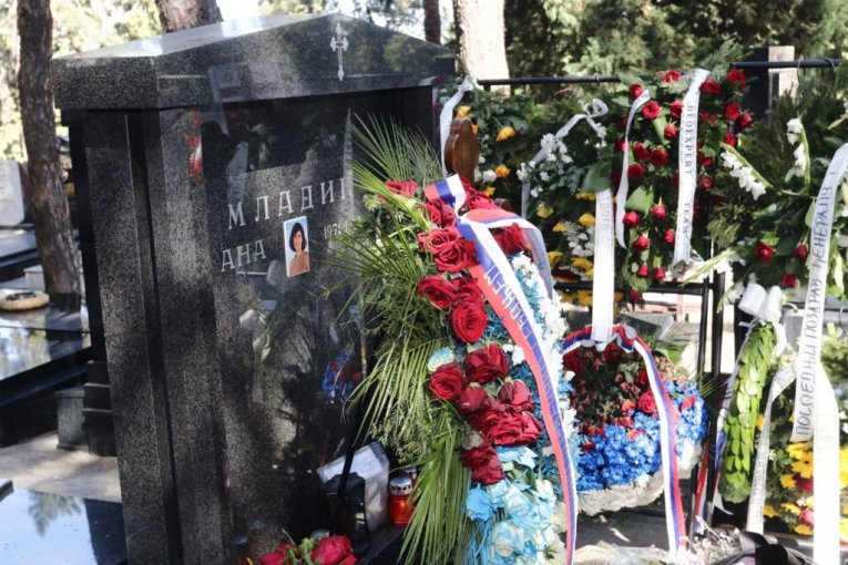 Grob Ratka Mladića dan nakon sahrane