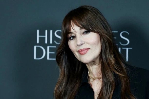 Monika Beluči (61) UKRALA ŠOU u Parizu: U crnom kombinezonu pokazala da je prava ELEGANCIJA bez roka trajanja (GALERIJA)