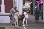 DEMOLIRANA LAURA PALA KAO SVEĆA, KARIĆ OBRISAO PATOS NJOM! Srušila se usred žurke, pa mu pijana tražila OVO, on je oduvao pred svima!