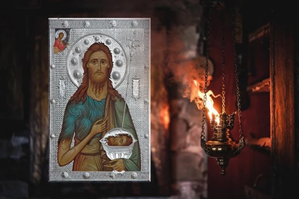 SUTRA JE CRVENO SLAVO I DAN STROGOG POSTA! Slavimo Usekovanje glave Svetog Jovana Krstitelja!
