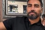 BUGAR POKAZAO BUJNE SILIKONE: Azis šokirao ogromnim dudama pravo iz kreveta - 600 KUBIKA (FOTO)