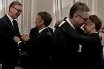 "SVAKI SUSRET POTVRĐUJE MEĐUSOBNO POŠTOVANJE!" Vučić stigao na večeru u Jelisejsku palatu, dočekao ga Makron (FOTO, VIDEO)