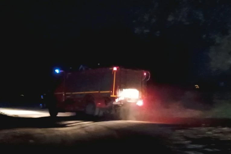JEZIVI PRIZORI IZ NOVOG SADA: Bukti požar kod plaže, vatrogasci se bore sa vatrenom stihijom (FOTO)